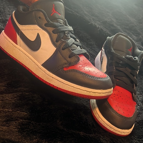 4y shoes - Picture 2 of 4